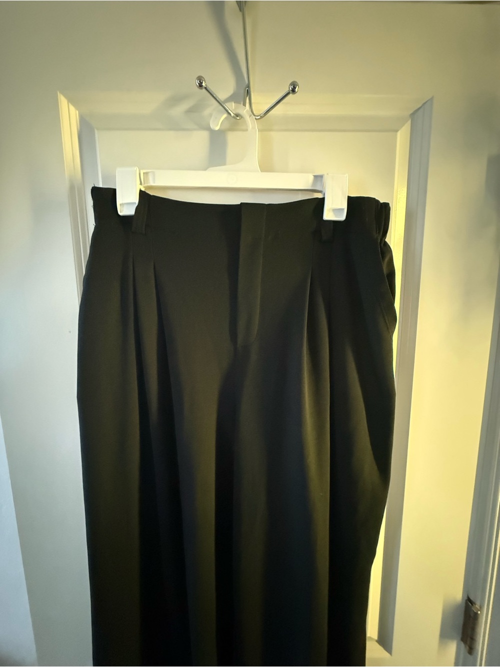 HALARA Black Wide-Leg Pleated Pants with High Rise